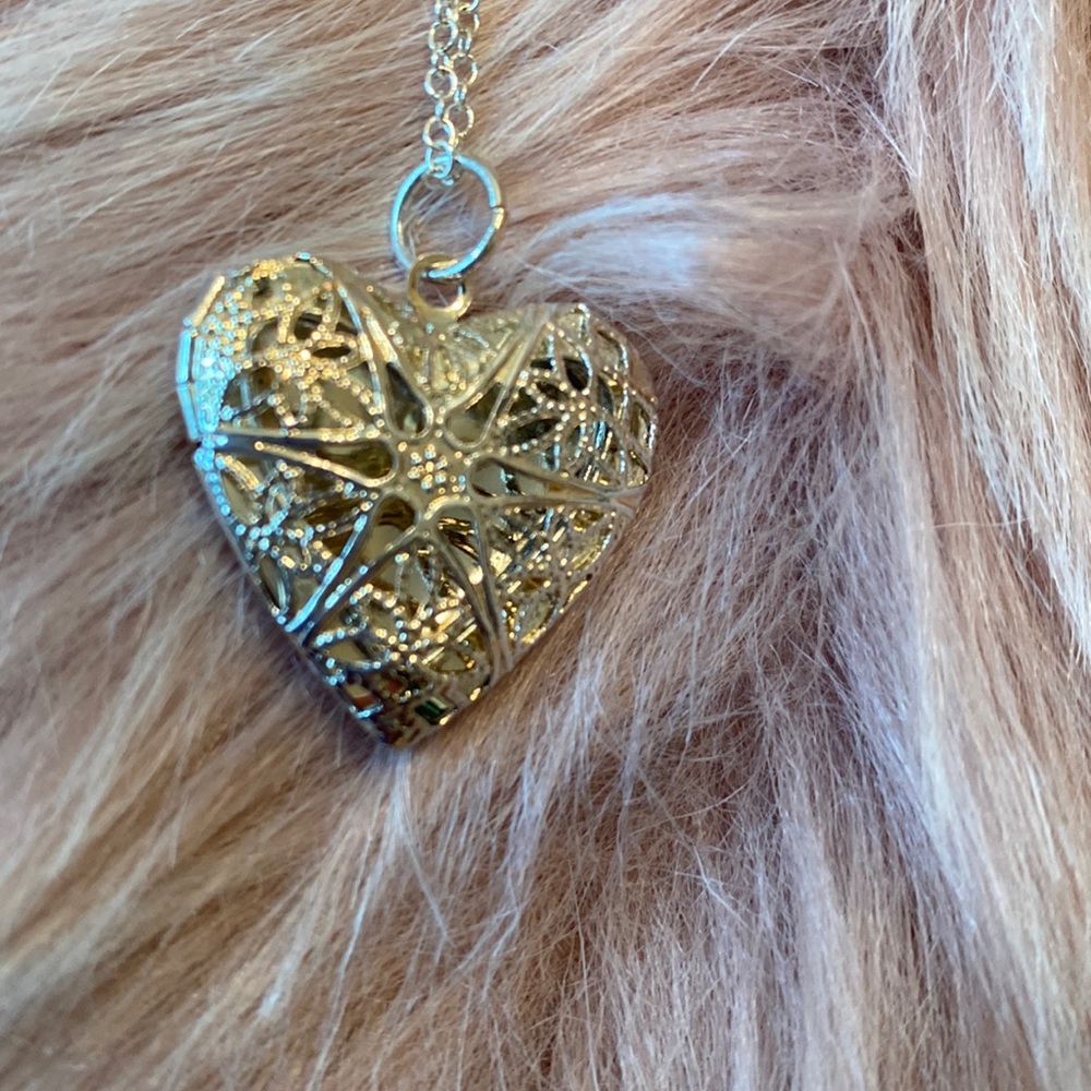 Vintage heart locket - Picture 3 of 9